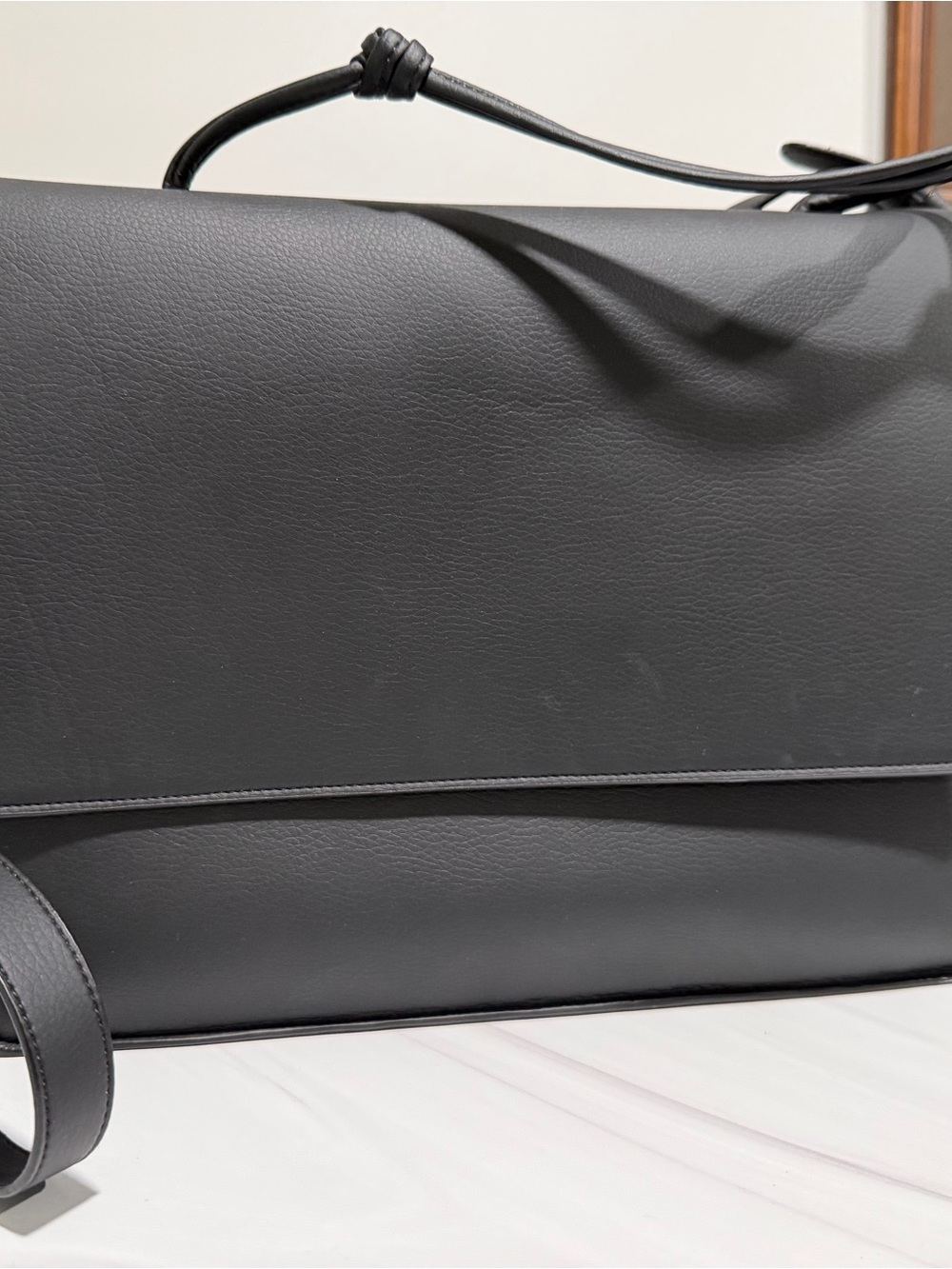 Von Holzhausen The Handheld bag - Italian Made Vegan Leather - Picture 1 of 5